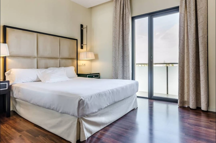 Hotel con jacuzzi en Río Seco Industrial